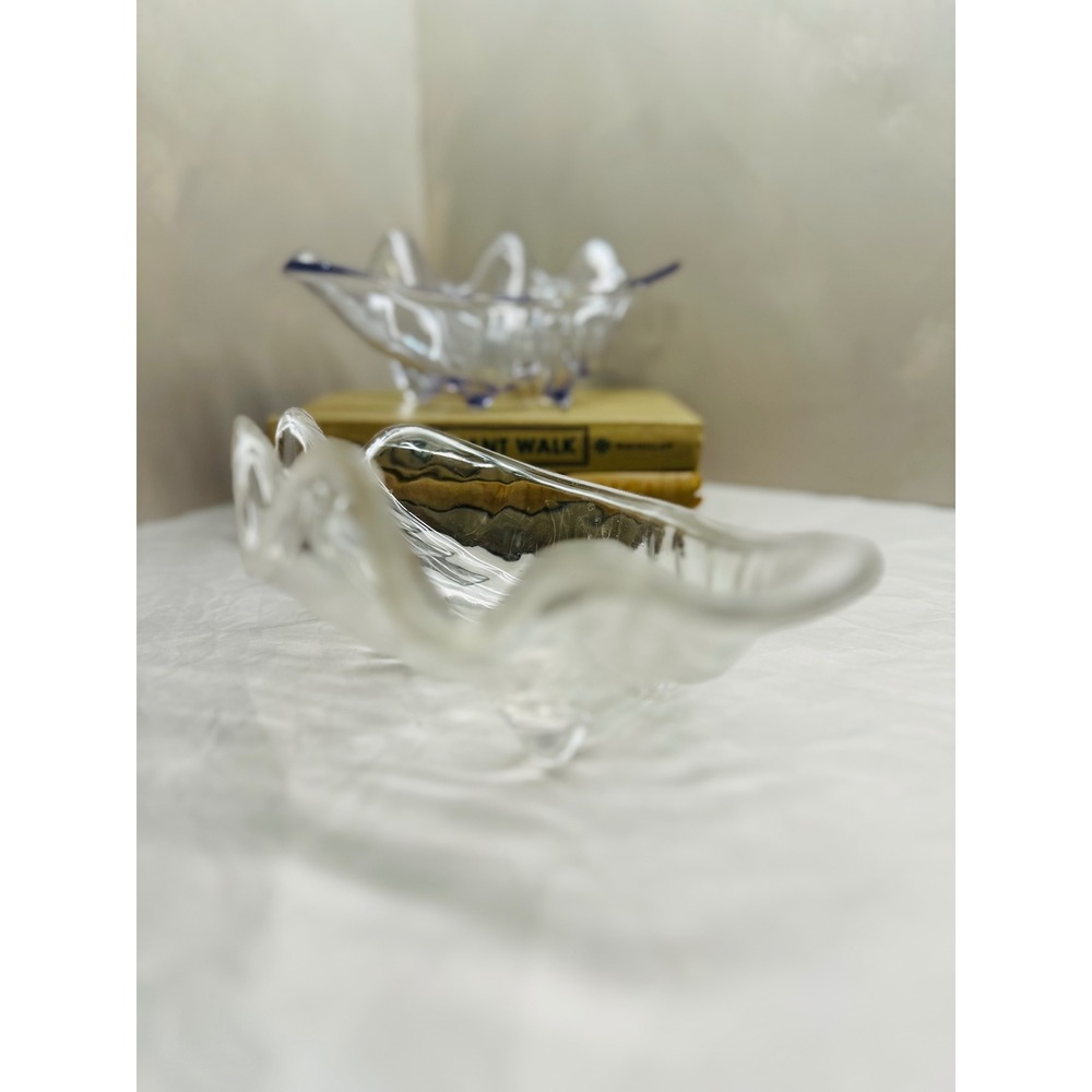 Vintage Clear Lucite Clam Shell Bowls Set of 2 Scalloped Coastal Footed Dishes - Picture 6 of 6